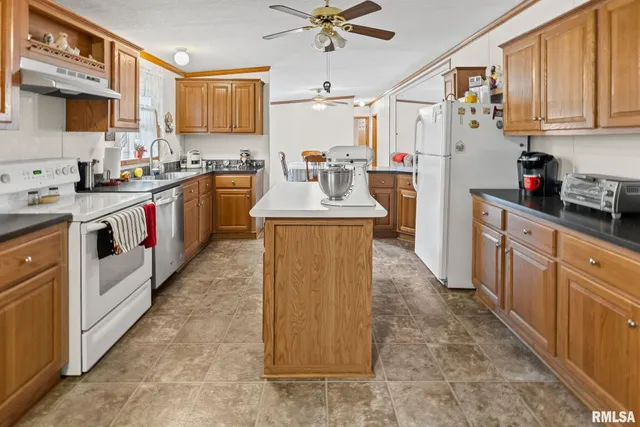 $189,000 | 1111 South Jefferson Street, Salem, IL 62881