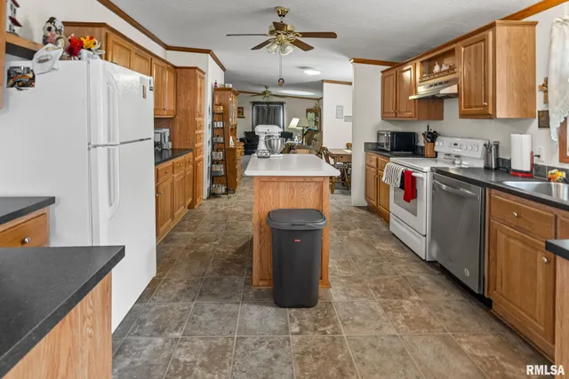 $189,000 | 1111 South Jefferson Street, Salem, IL 62881