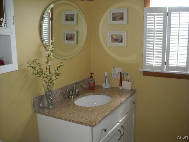521 Mountain View Road Nazareth, PA 18064 - Photo 9 of 21 Gallery Image 9