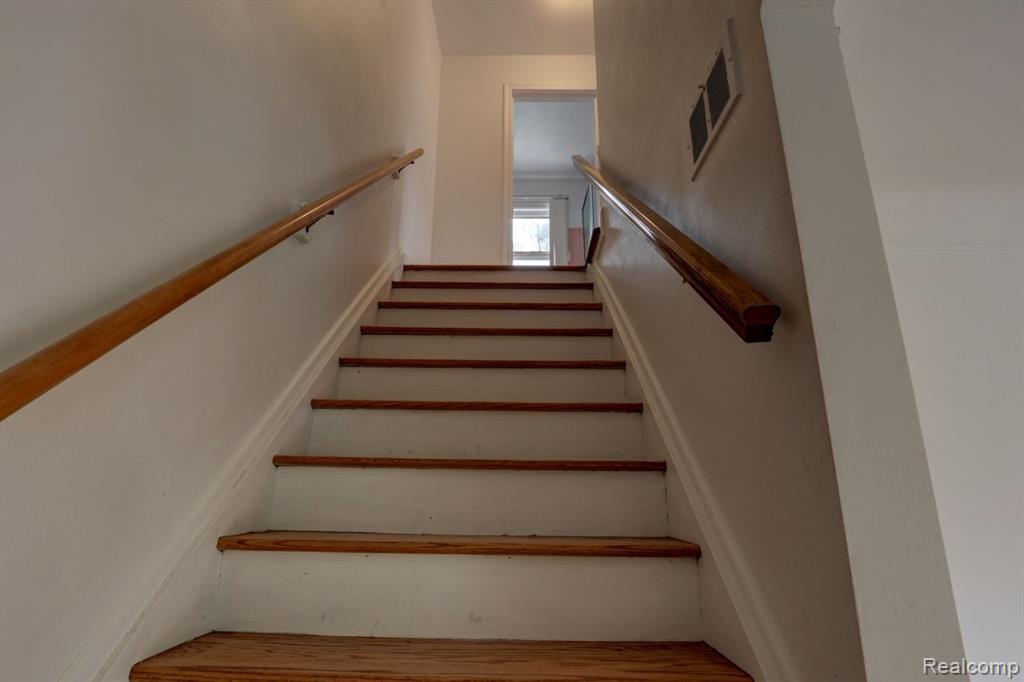 916 Harcourt Road Grosse Pointe, MI 48230 - Photo 15 of 28