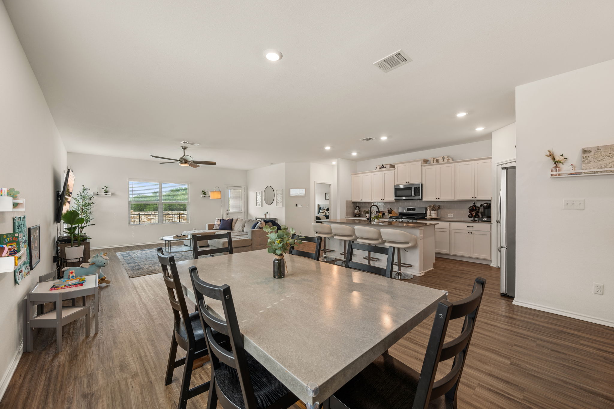 124 Double Mountain Road Georgetown, TX 78628 - Photo 12 of 37