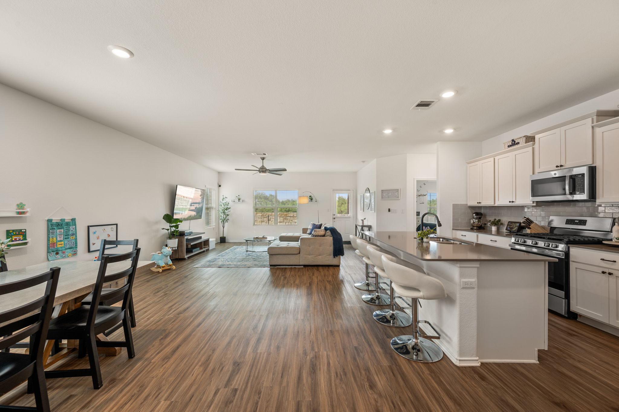 124 Double Mountain Road Georgetown, TX 78628 - Photo 4 of 37