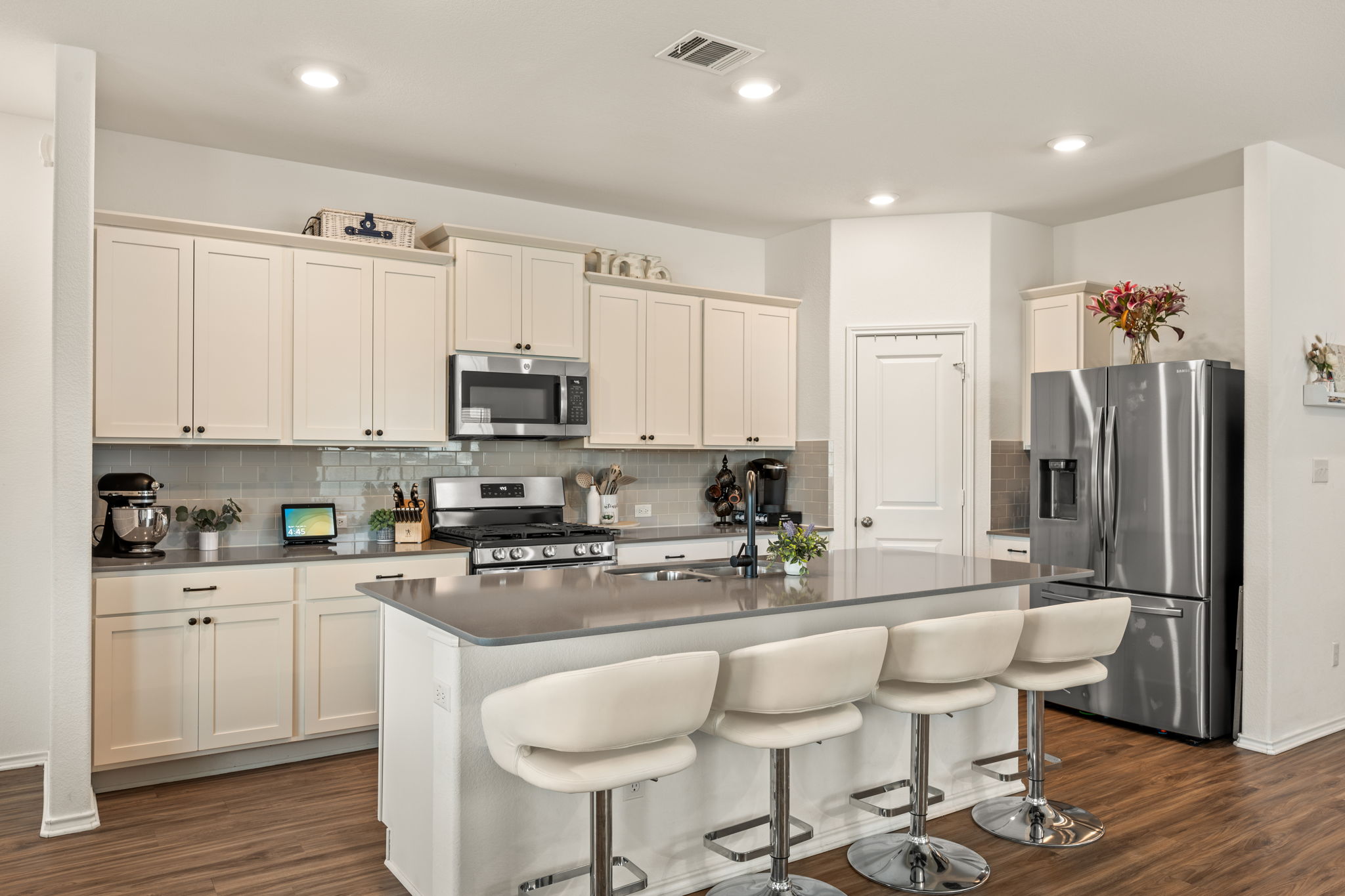 124 Double Mountain Road Georgetown, TX 78628 - Photo 7 of 37