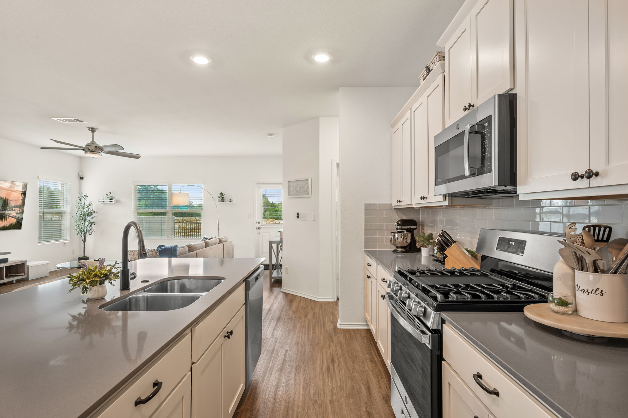 124 Double Mountain Road Georgetown, TX 78628 - Photo 9 of 37