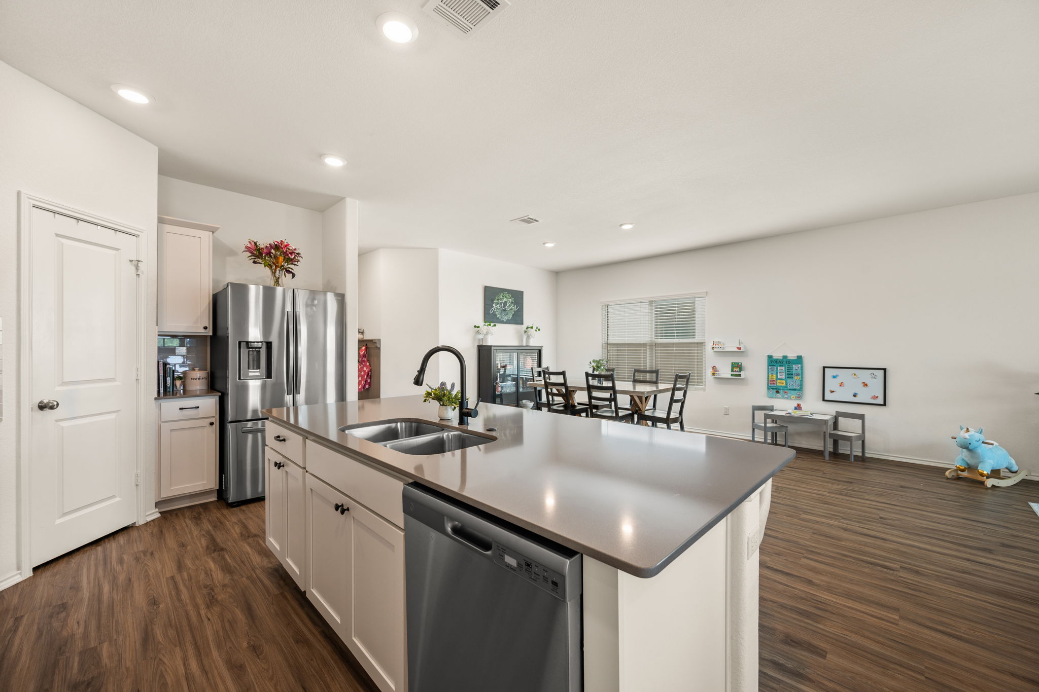 124 Double Mountain Road Georgetown, TX 78628 - Photo 10 of 37