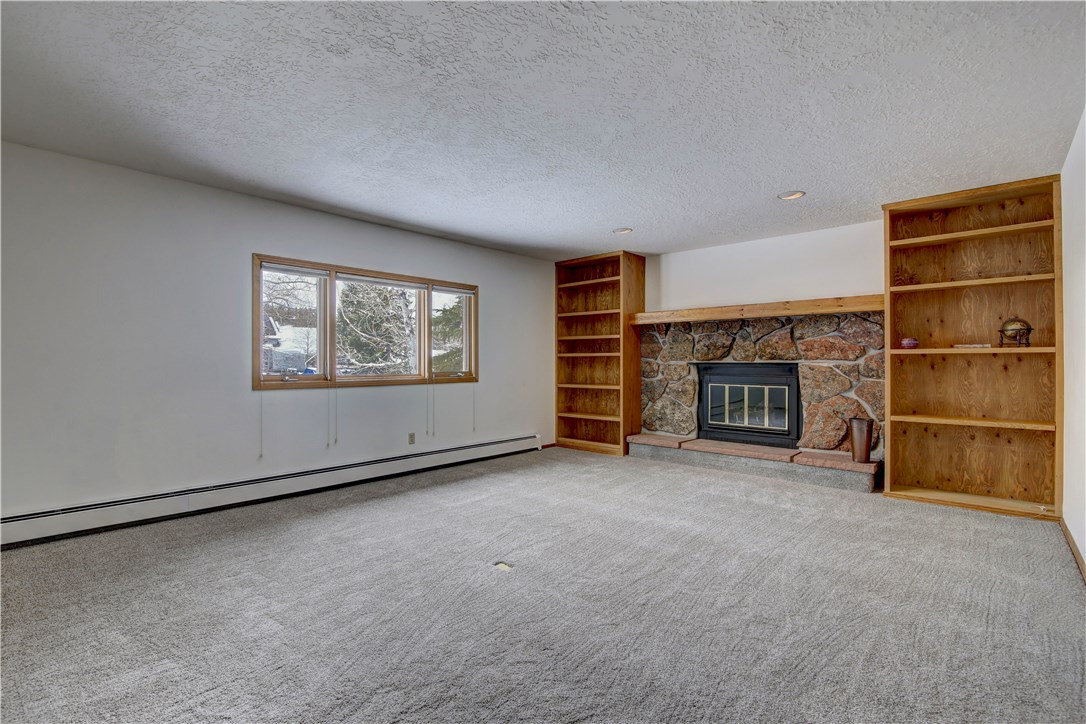 371 Alpine Road Dillon, CO 80435 - Photo 23 of 34 Spacious living area with gas FP