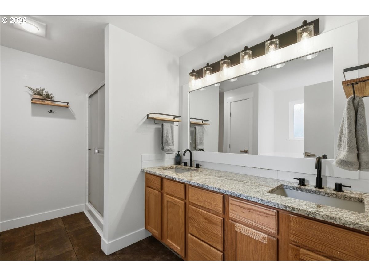 108 Powder Hill Drive Kalama, WA 98625 - Photo 16 of 45 Owner's Suite Bathroom