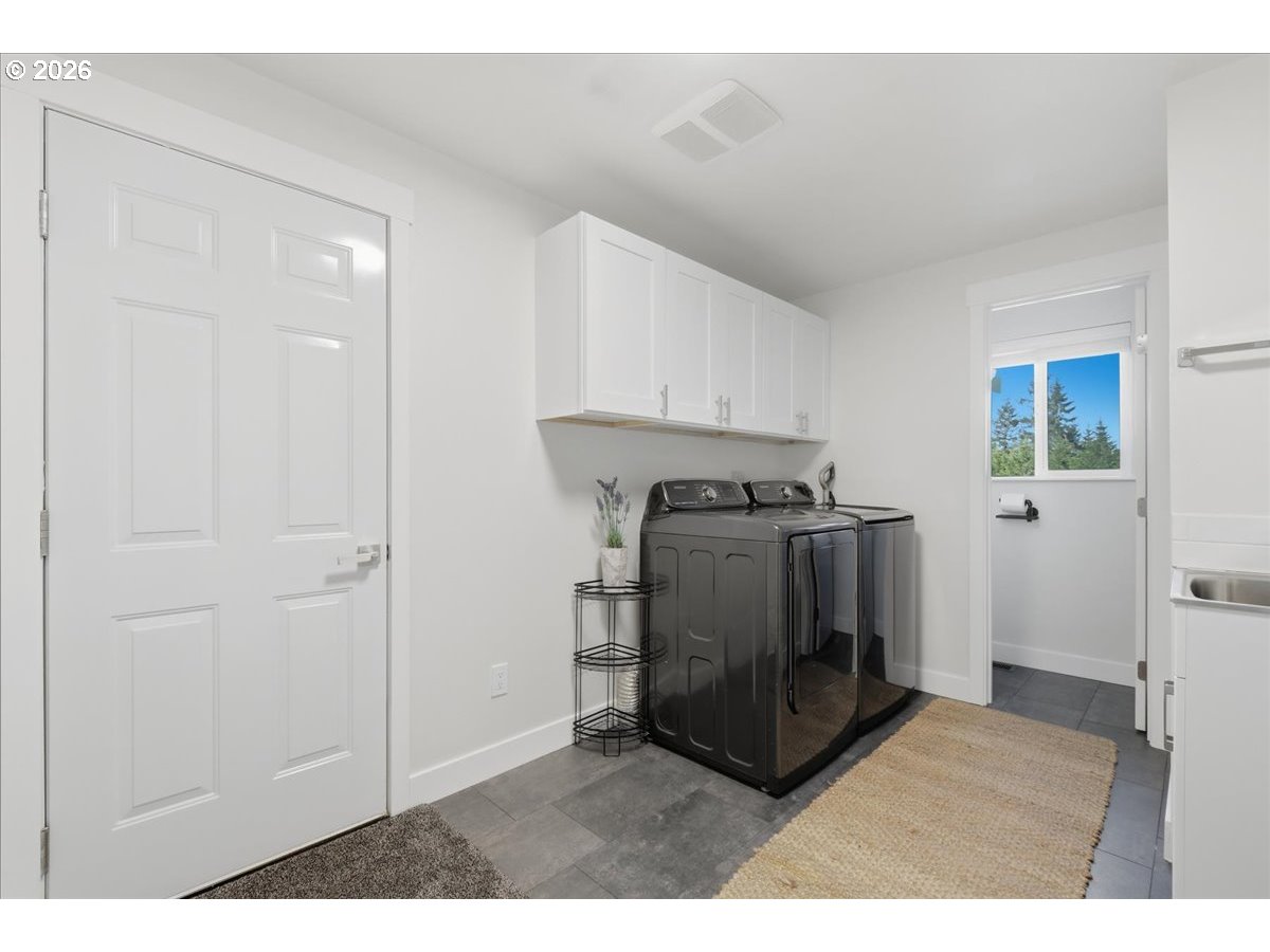 108 Powder Hill Drive Kalama, WA 98625 - Photo 25 of 45 Laundry