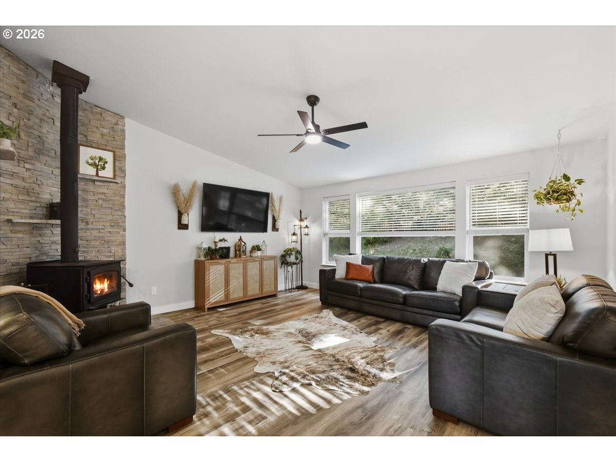 108 Powder Hill Drive Kalama, WA 98625 - Photo 4 of 45 Living Room
