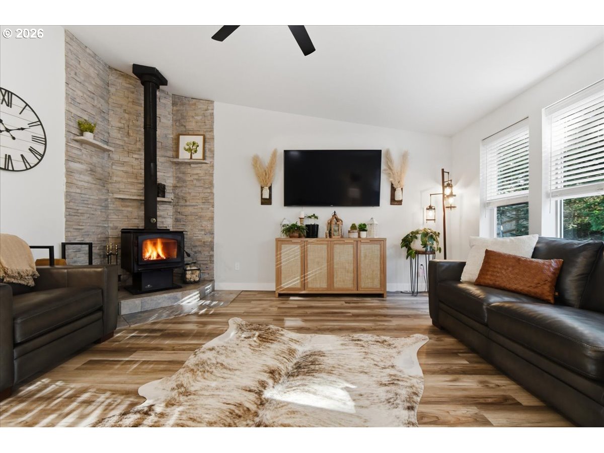 108 Powder Hill Drive Kalama, WA 98625 - Photo 5 of 45 Living Room