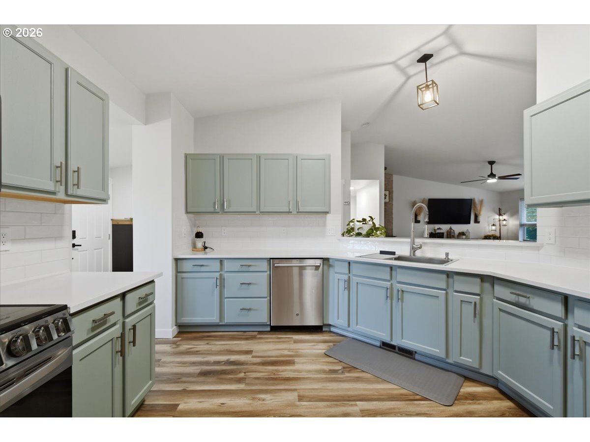 108 Powder Hill Drive Kalama, WA 98625 - Photo 8 of 45 Kitchen