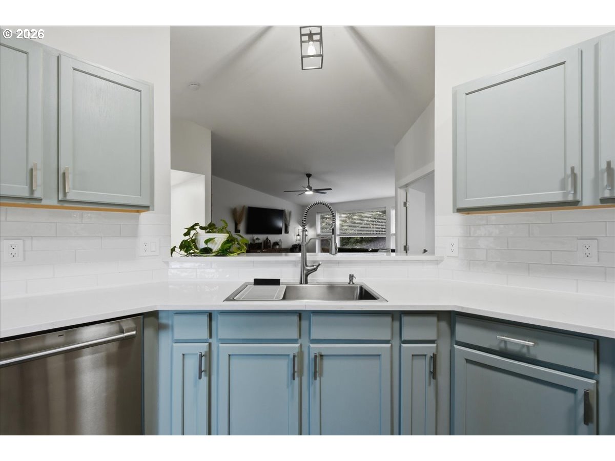 108 Powder Hill Drive Kalama, WA 98625 - Photo 10 of 45 Kitchen