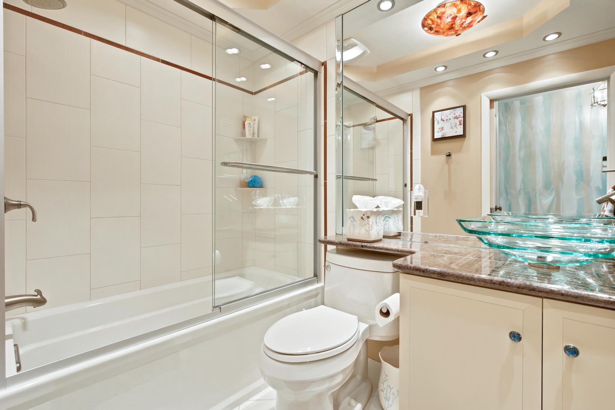 467 Wingate Road Huntingdon Valley, PA 19006 - Photo 26 of 30 Upper floor hall full bathroom