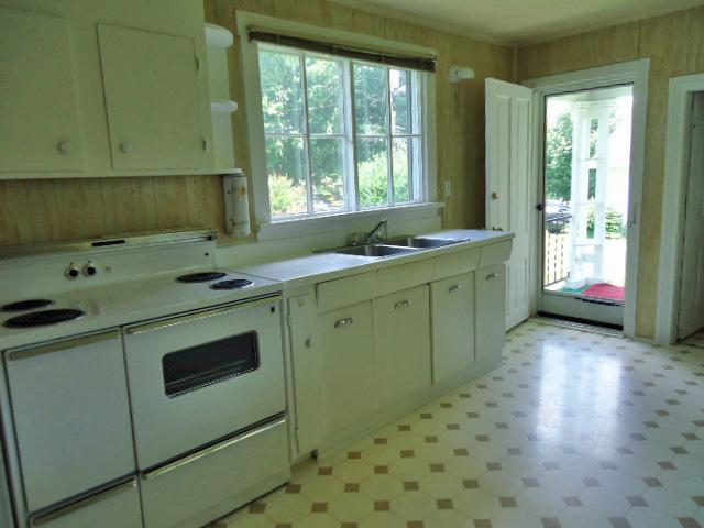 216 North Walnut Street Springfield, TN 37172 - Photo 13 of 20 Kitchen. Other side has walk-in pantry, area for table and refrigerator. Washer is in kitchen also.