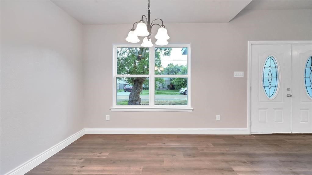 3541 Rebecca Street Houston, TX 77021 - Photo 9 of 24 Dining area sits right off the kitchen