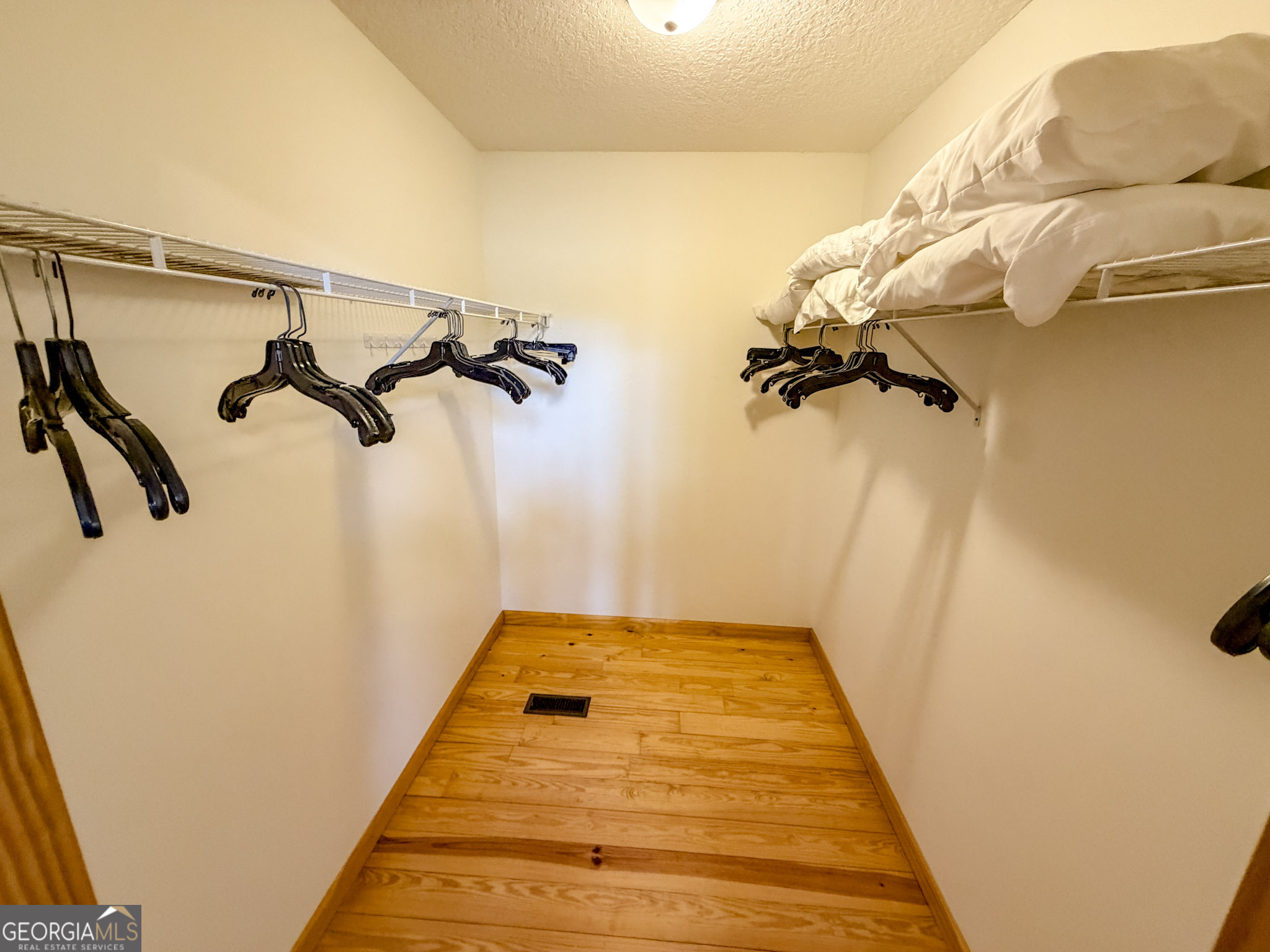 703 Zeppelin Strasse Helen, GA 30545 - Photo 16 of 28 a view of a walk in closet