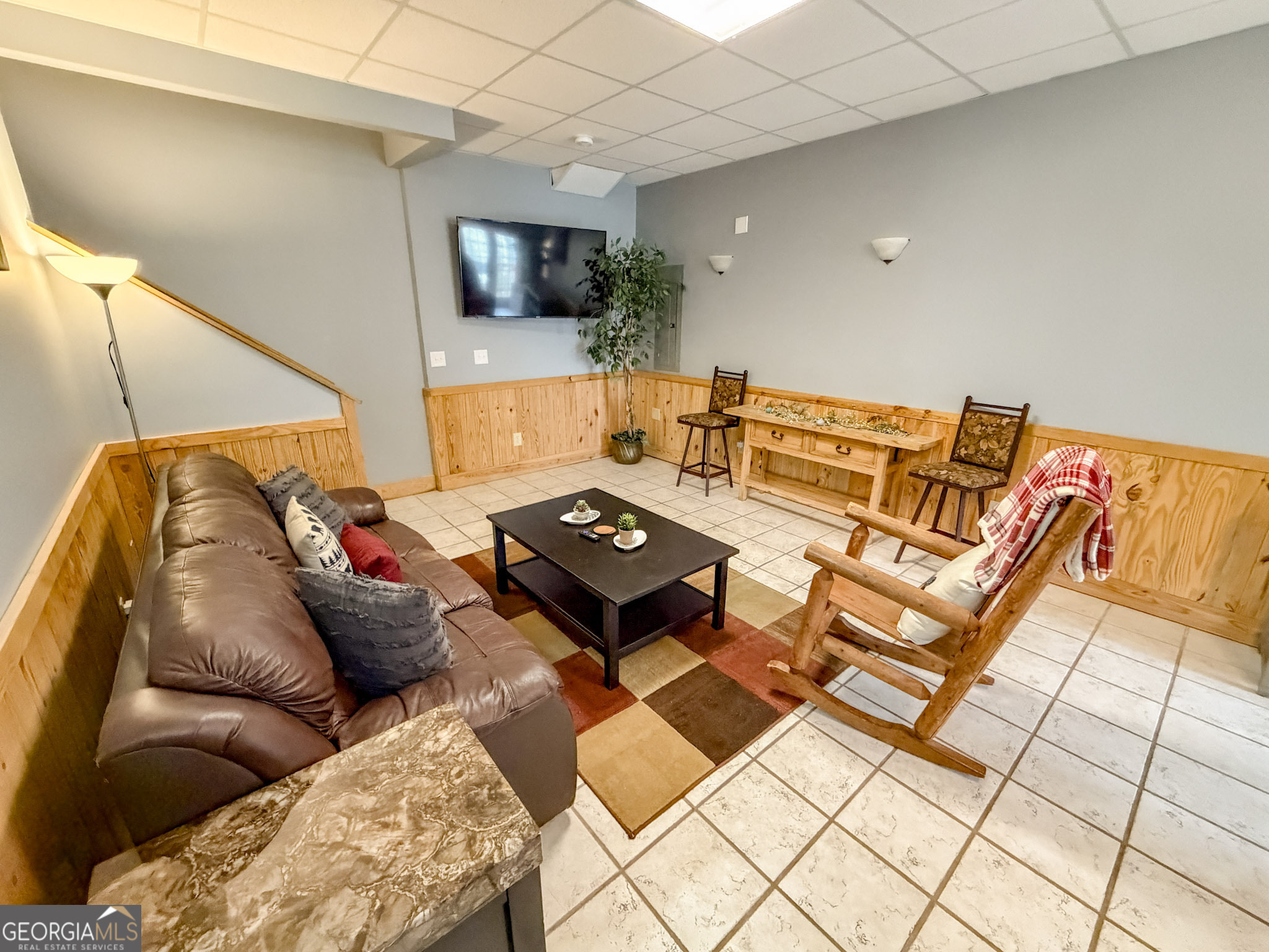 703 Zeppelin Strasse Helen, GA 30545 - Photo 21 of 28 a living room with a couch and a flat screen tv