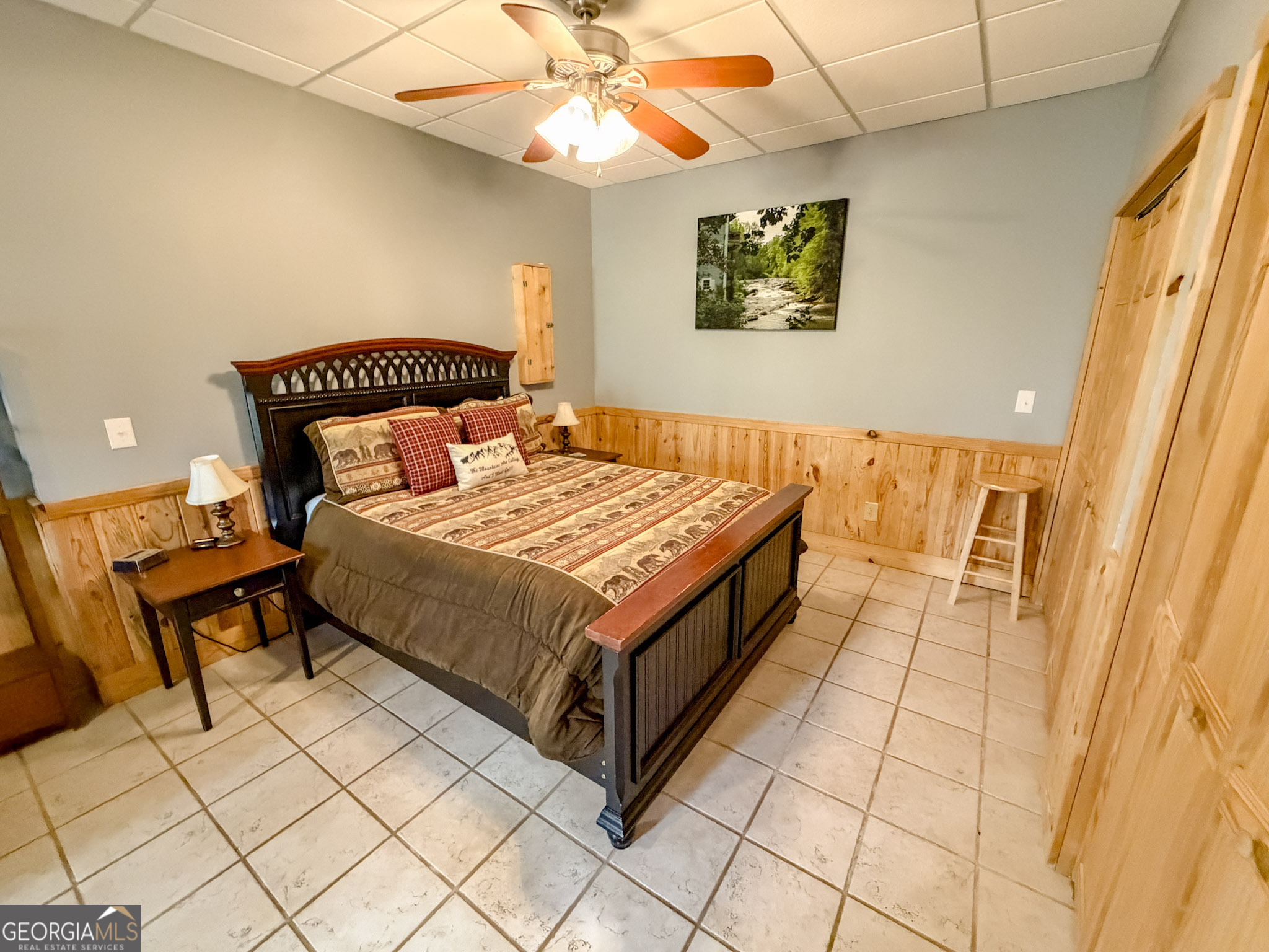 703 Zeppelin Strasse Helen, GA 30545 - Photo 23 of 28 a bedroom with a bed and a rug