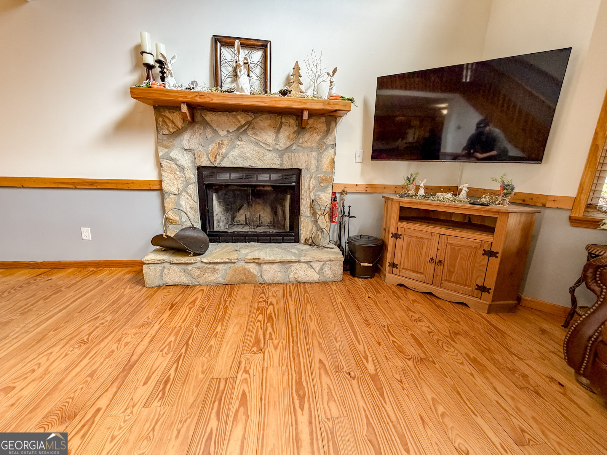 703 Zeppelin Strasse Helen, GA 30545 - Photo 8 of 28 a living room with a flat screen tv and a fireplace