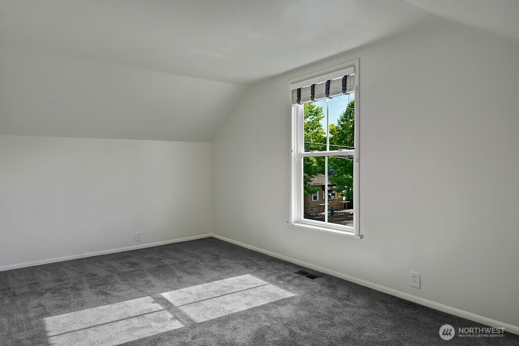 5403 Maynard Avenue South Seattle, WA 98108 - Photo 15 of 26 an empty room with a window