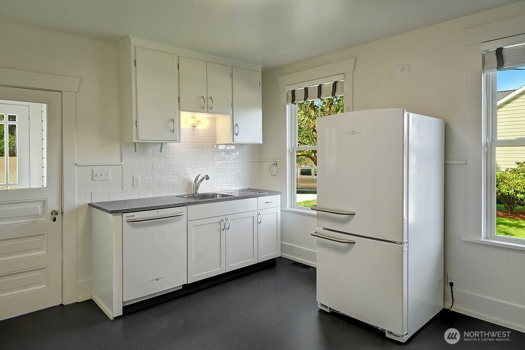 5403 Maynard Avenue South Seattle, WA 98108 - Photo 8 of 26 a kitchen with appliances a sink and a window