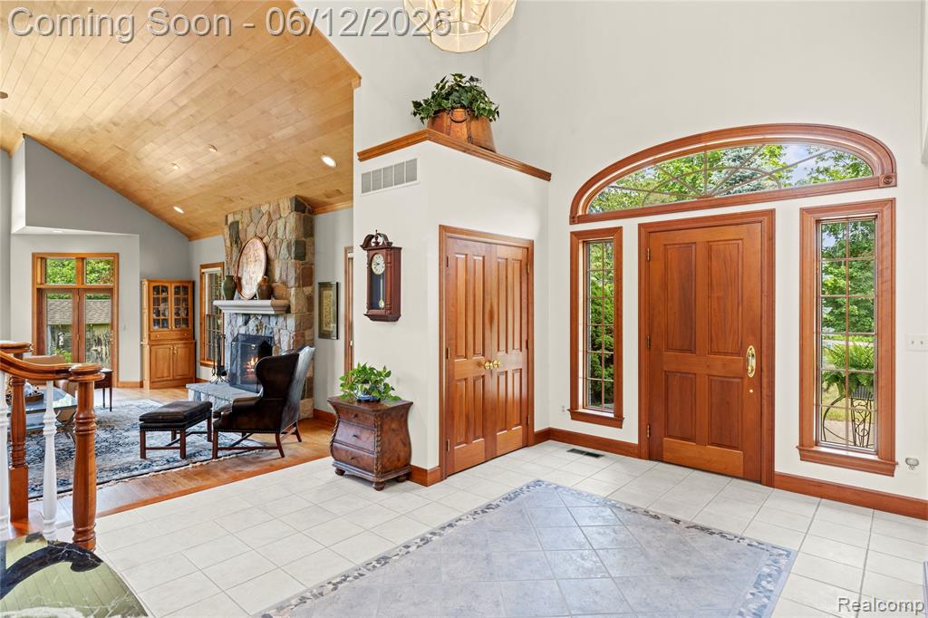 905 Spring Drive Northville, MI 48167 - Photo 16 of 98