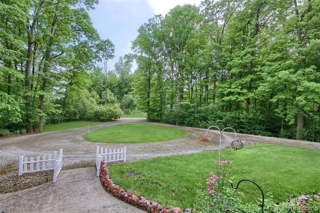29098 Crawford Road Romulus, MI 48174 - Photo 5 of 38