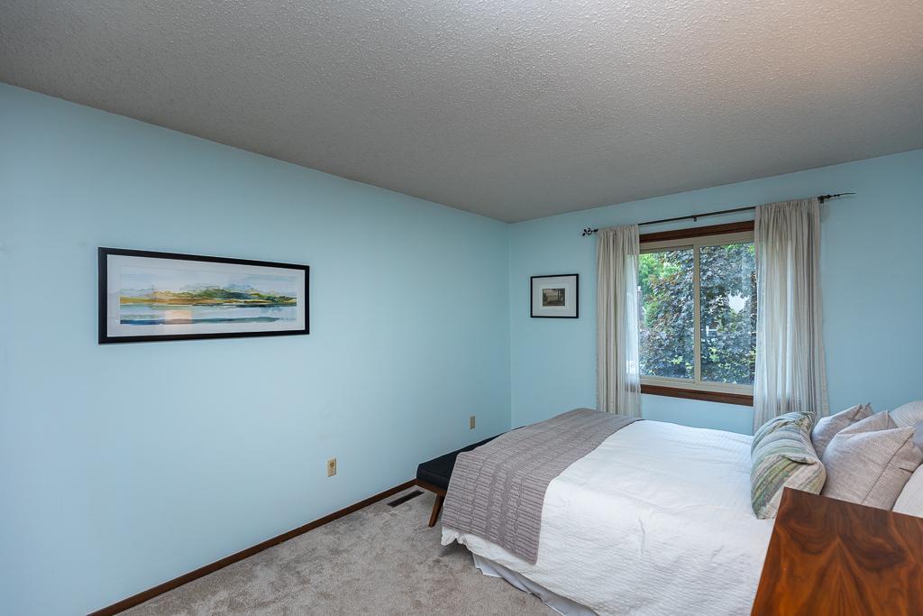 8233 Oregon Road South Bloomington, MN 55438 - Photo 14 of 32 Gallery Image 14