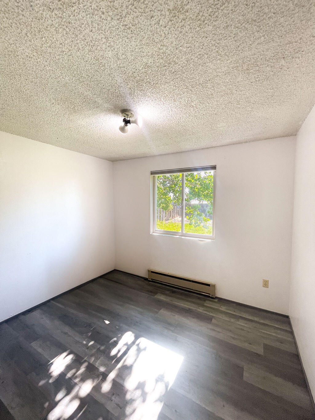 3037 Clearbrook Place Malin, OR 97632 - Photo 19 of 30 an empty room with windows