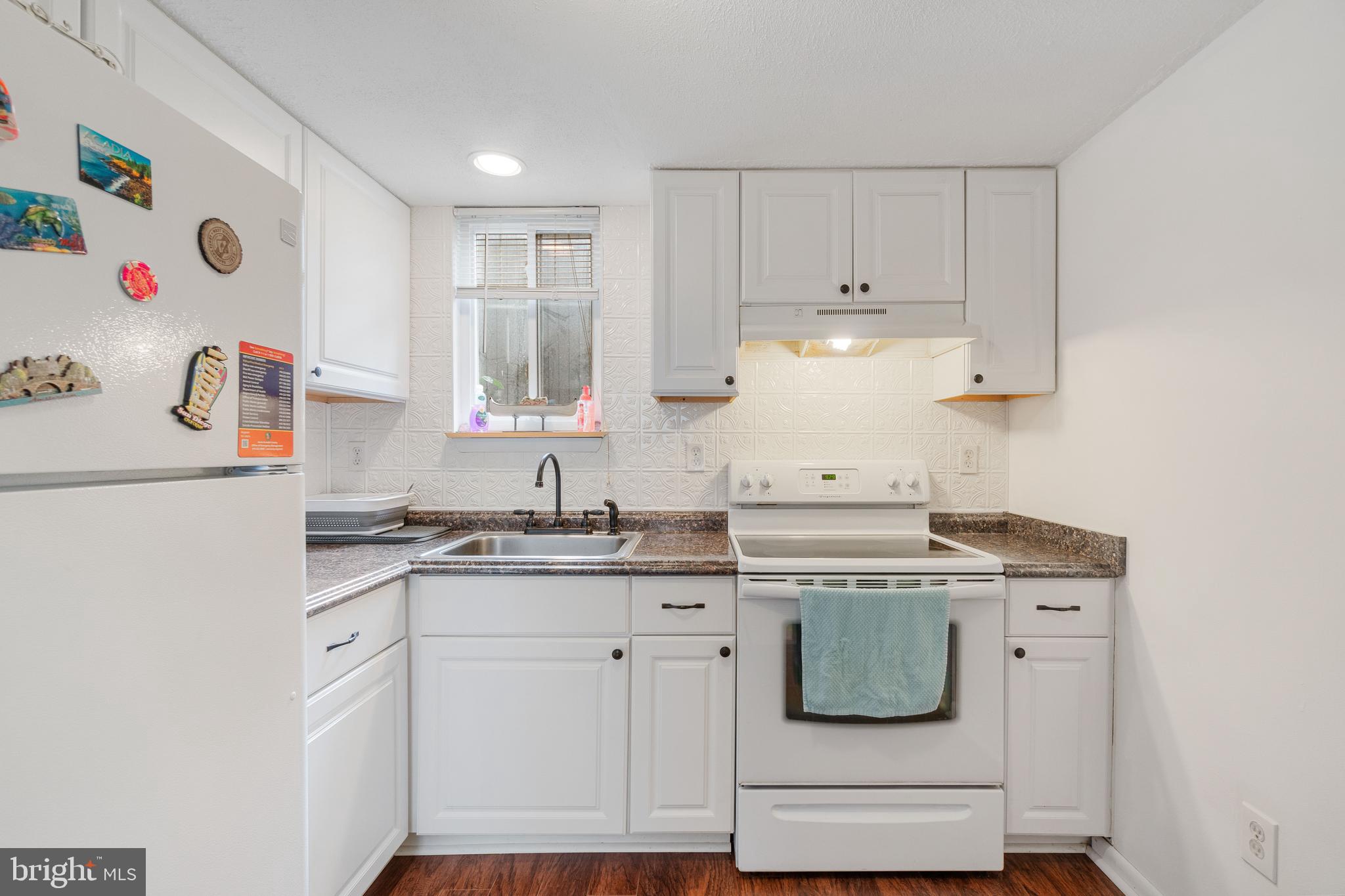322 Cedar Grove Road Edgewater, MD 21037 - Photo 6 of 20 gorgeous backsplash