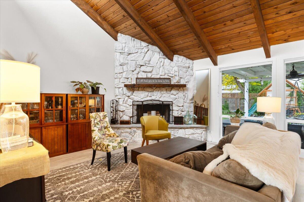 2671 Aldersgate Road Medford, OR 97504 - Photo 8 of 36 12-CI_7255