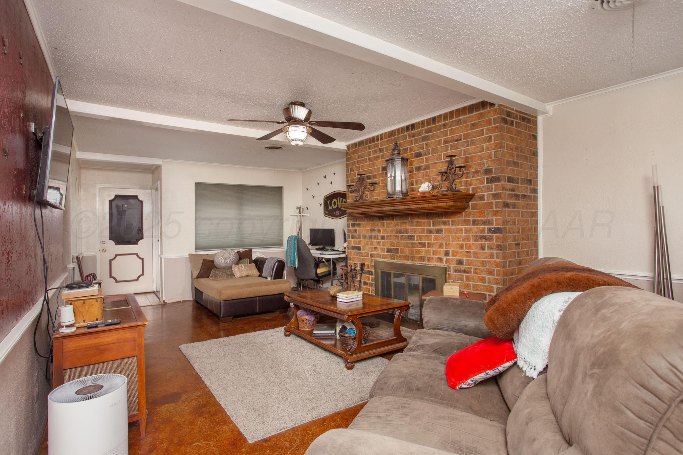 3205 Wind Song Drive Amarillo, TX 79103 - Photo 3 of 22 living room