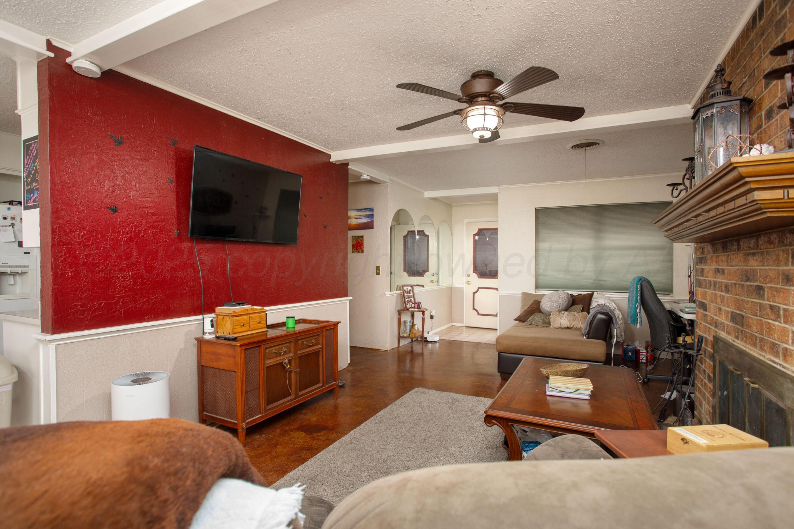 3205 Wind Song Drive Amarillo, TX 79103 - Photo 4 of 22 living room