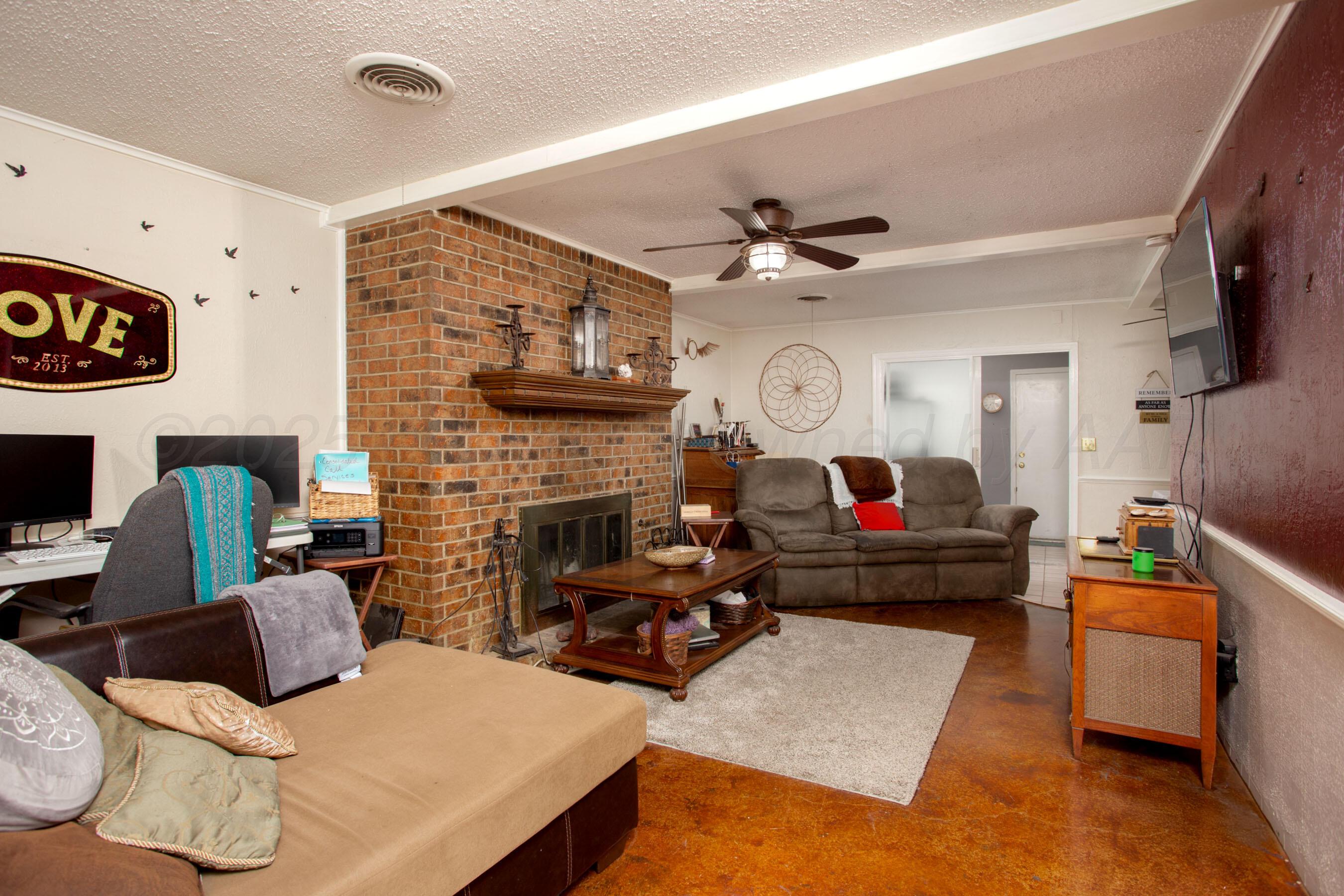 3205 Wind Song Drive Amarillo, TX 79103 - Photo 5 of 22 living room