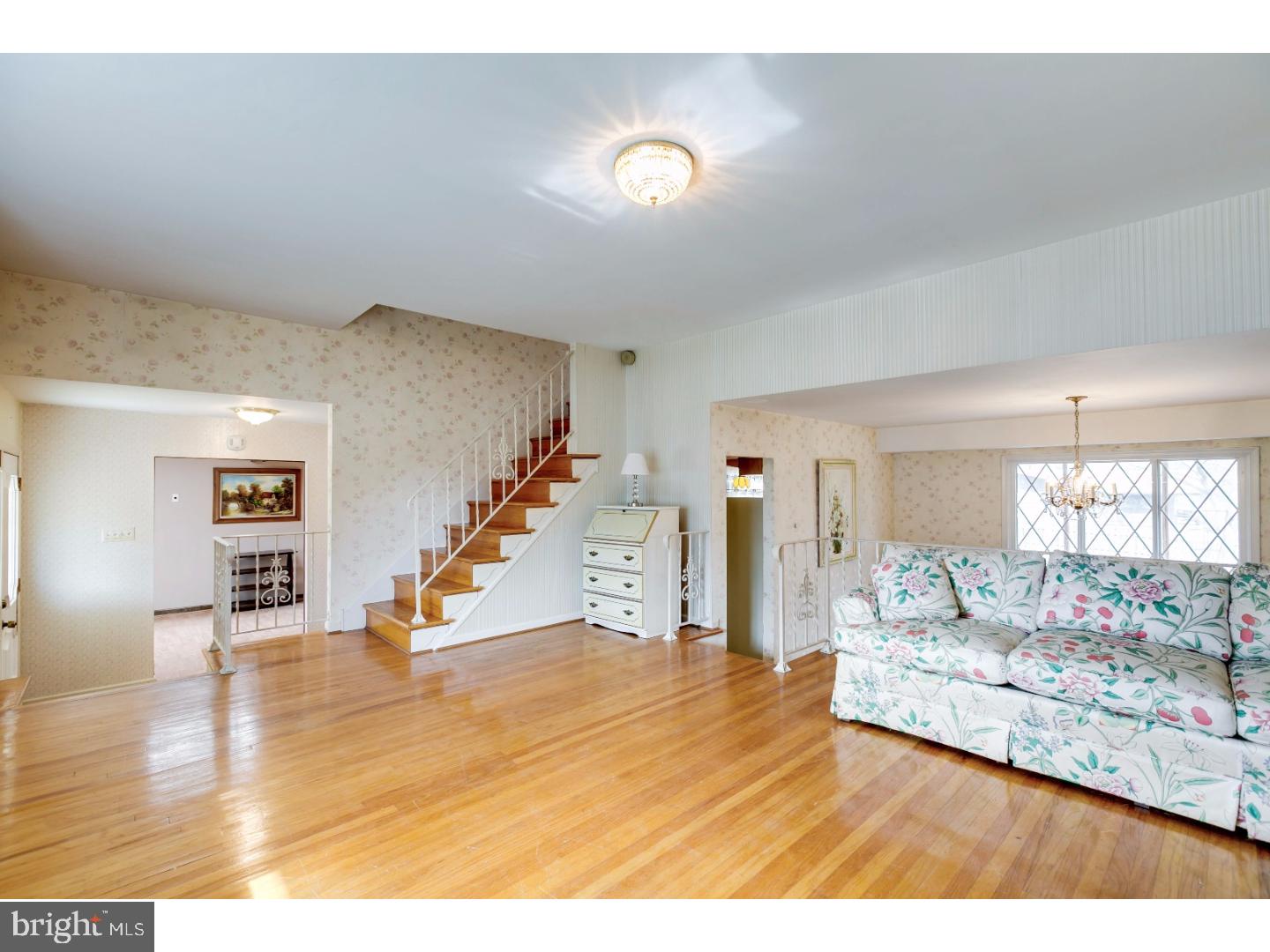 216 Round Hill Road Voorhees, NJ 08043 - Photo 4 of 24 Living Room