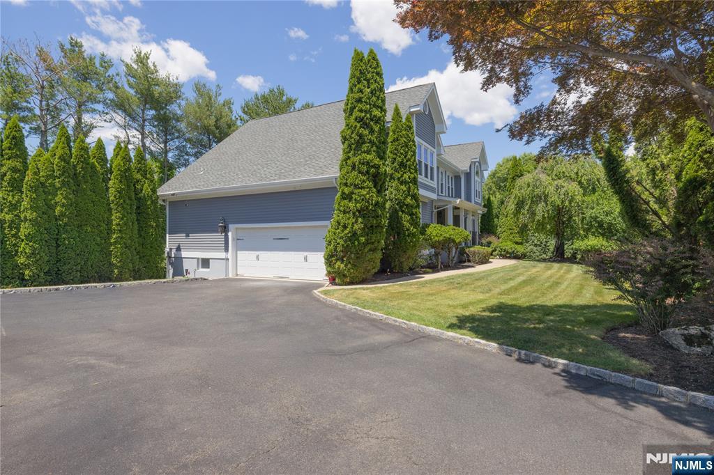 11 Gates Place Wayne, NJ 07470 - Photo 3 of 30
