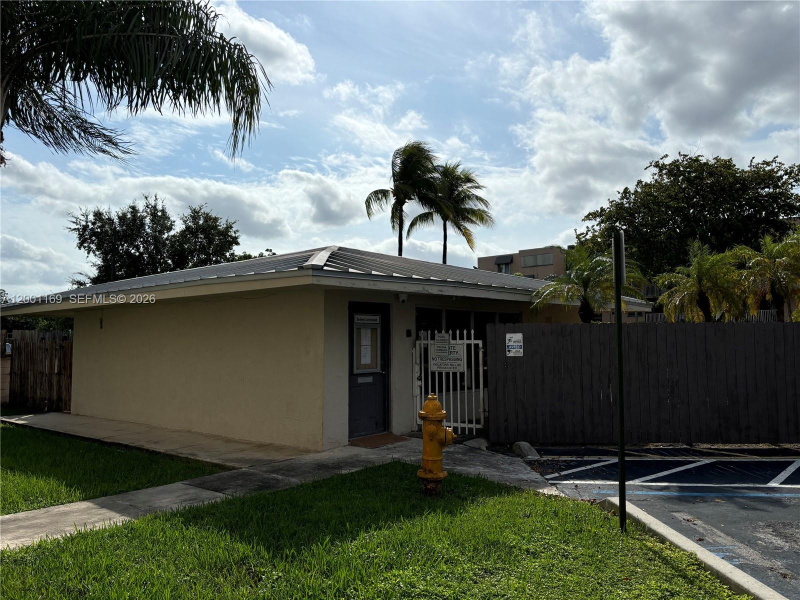 10900 Southwest 104th Street, Unit 303 Miami, FL 33176 - Photo 35 of 40 a view of a backyard with plants and palm tree