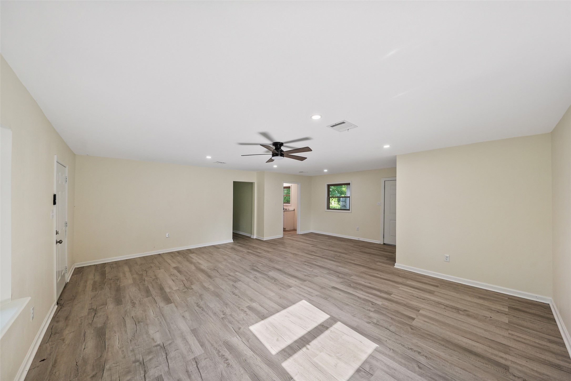 725 Lafayette Street Hempstead, TX 77445 - Photo 10 of 20 Large living room with flexible layout for everyday living and entertaining