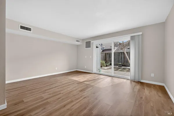 $374,000 | 209 Elbridge Avenue, Unit F, Cloverdale, CA 95425