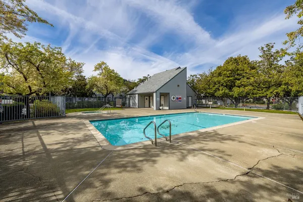 $379,000 | 209 Elbridge Avenue, Unit F, Cloverdale, CA 95425