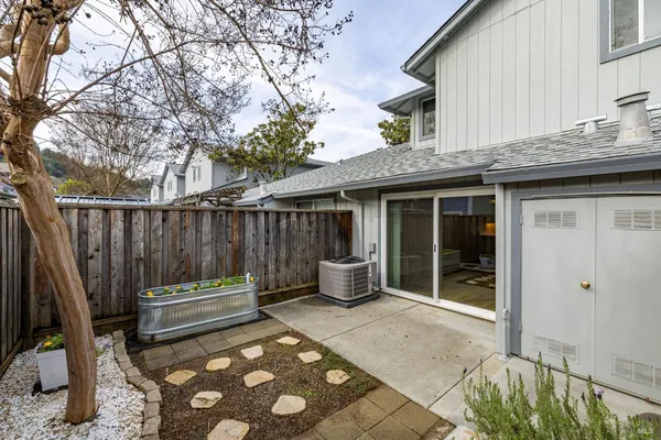 $374,000 | 209 Elbridge Avenue, Unit F, Cloverdale, CA 95425