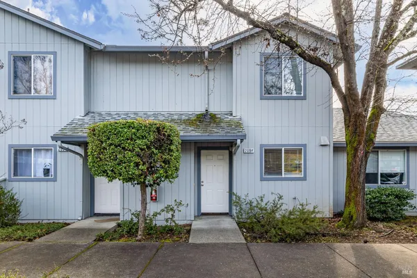 $379,000 | 209 Elbridge Avenue, Unit F, Cloverdale, CA 95425