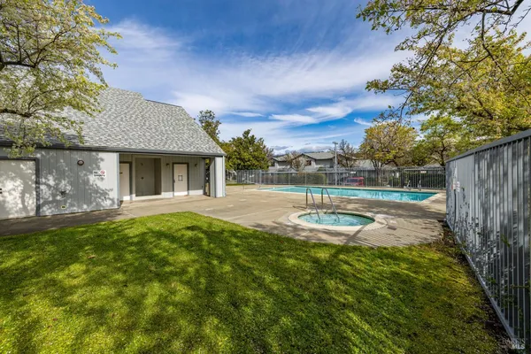 $379,000 | 209 Elbridge Avenue, Unit F, Cloverdale, CA 95425