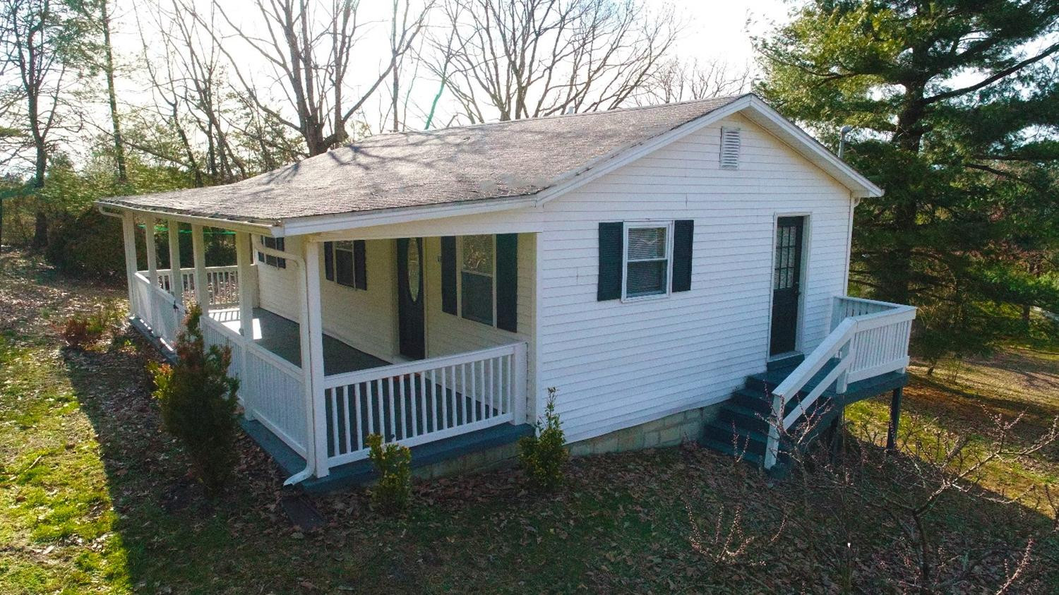 1605 Racetrack Road Irvine, KY 40336 - Photo 18 of 23 Handy side porch!