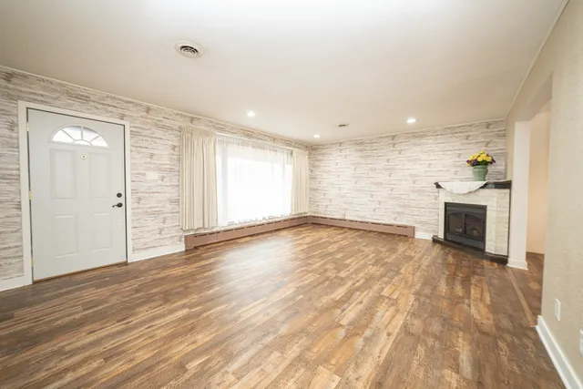 $359,900 | 3321 Caroline Drive, Joliet, IL 60435