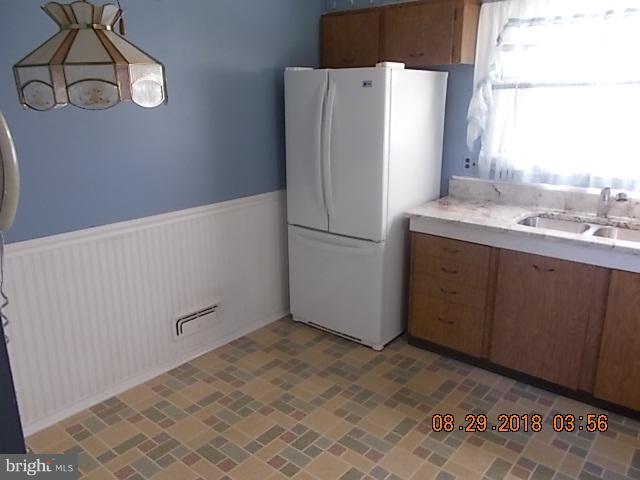 6106 Chanceford Road Baltimore, MD 21228 - Photo 4 of 12 Kitchen