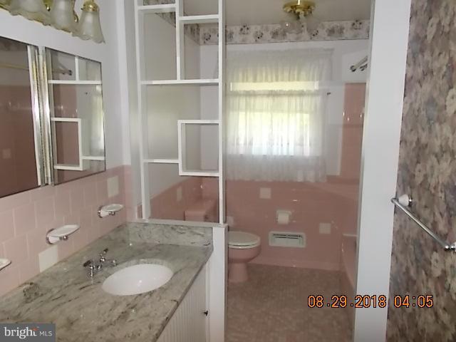 6106 Chanceford Road Baltimore, MD 21228 - Photo 6 of 12 Bath