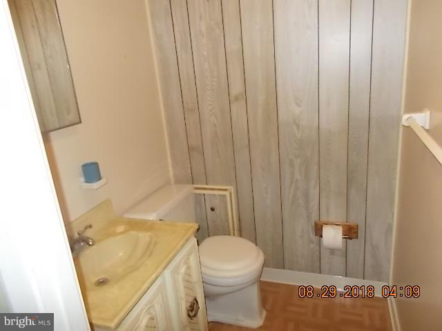 6106 Chanceford Road Baltimore, MD 21228 - Photo 10 of 12 Bath