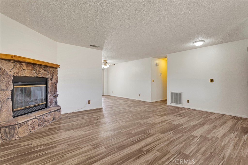 14475 Pioneer Road Apple Valley, CA 92307 - Photo 7 of 32