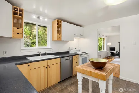 $500,000 | 4646 South 166th Street, SeaTac, WA 98188